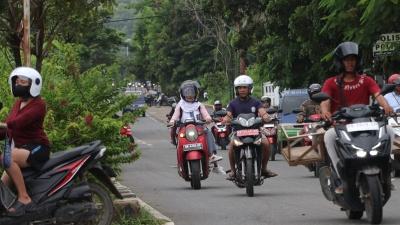 Pengendara Roda Dua di Labuan Bajo Taat Berlalu Lintas, Kapolres Mabar Berterima Kasih Kepada Warga