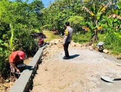 AIPDA Yulius Pantau Proyek Jalan Tani Ongko Leba