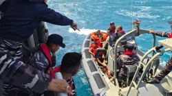 KRI Nala-363 Selamatkan 22 Korban KM Virgo Transport 8, Tiga Orang Butuh Penanganan Medis
