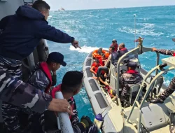 KRI Nala-363 Selamatkan 22 Korban KM Virgo Transport 8, Tiga Orang Butuh Penanganan Medis