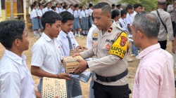 Gempa Rusak Sekolah, Bhayangkari Nyalakan Kembali Semangat Belajar Anak-anak Manggarai Barat