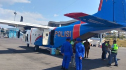 Pesawat Polri Antar Jenazah Dokter Hewan Korban KKB Papua ke Maumere