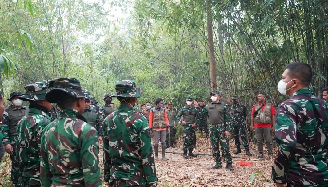 TNI Perkuat Operasi Pemadaman Karhutla di Ketapang