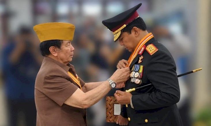 Kapolda NTT Diganjar Bintang Kehormatan LVRI, Pengabdian Veteran Jadi Inspirasi Generasi Penerus